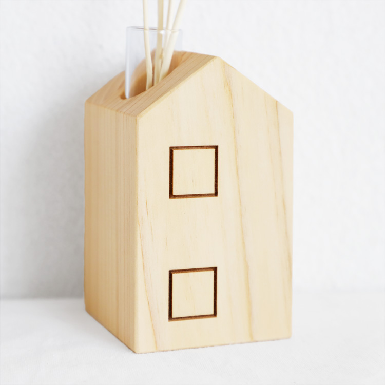 想像力が膨らむ、シンプルな窓 chimney 2F kurumi くるみ 胡桃 シンプル 木製 アロマディフューザー ネットストア限定商品