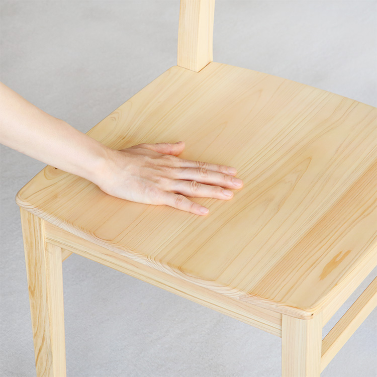 自然素材の気持ちよさを ダイレクトに味わえる無垢のチェア Dチェア ひのき ダイニング 椅子 シンプル 木製
