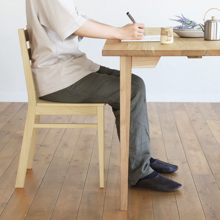 ワークスペースとしても使いやすい少し高めの設計 ダイニングテーブル O150 kurumi くるみ 胡桃 テーブル シンプル 木製