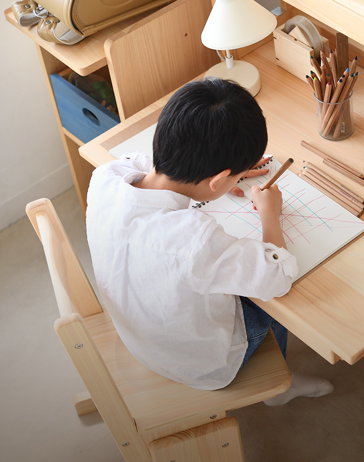 国産無垢材を使ったシンプルな学習机｜家具と学習机の専門店キシル