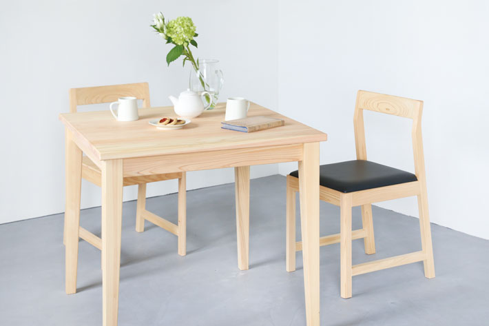 上質な国産無垢材のダイニングテーブル｜家具とダイニングテーブルの 