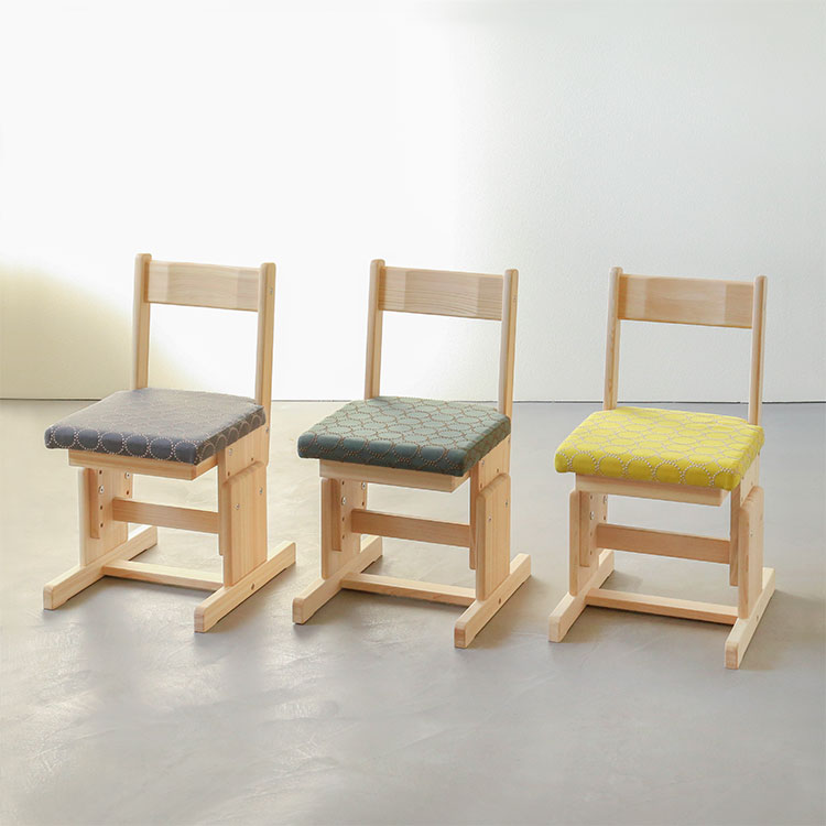 子どものモチベーションUP、<br>お気に入りカラーの特等席 2本脚チェア fabric ひのき 椅子 シンプル 木製