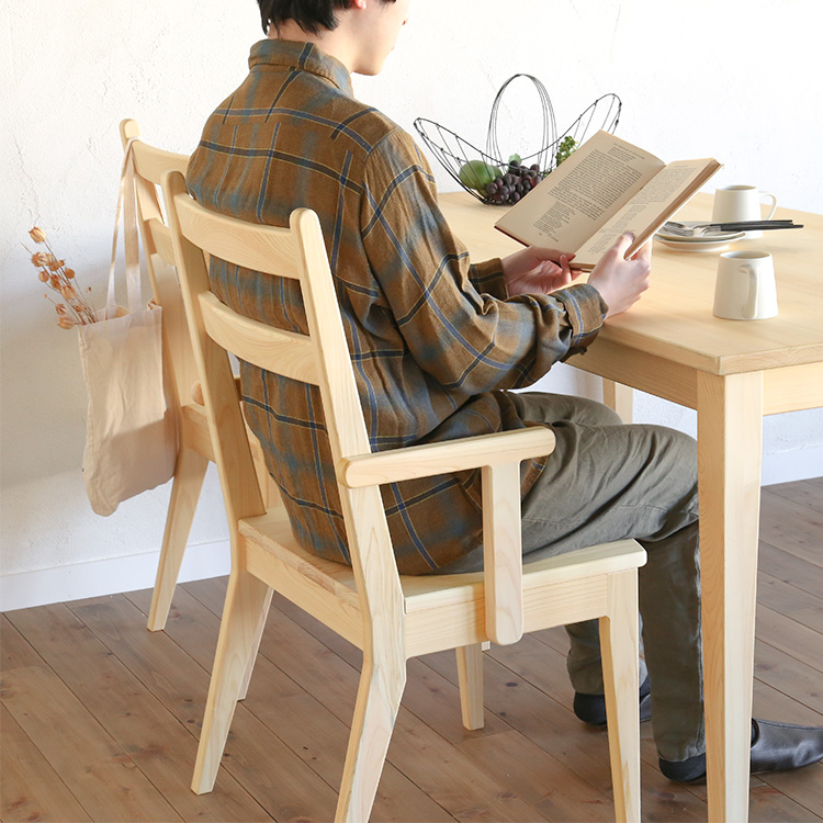リラックスできる理由は高さと背もたれの設計 アームチェア G ひのき ダイニング 椅子 シンプル 木製 肘掛け