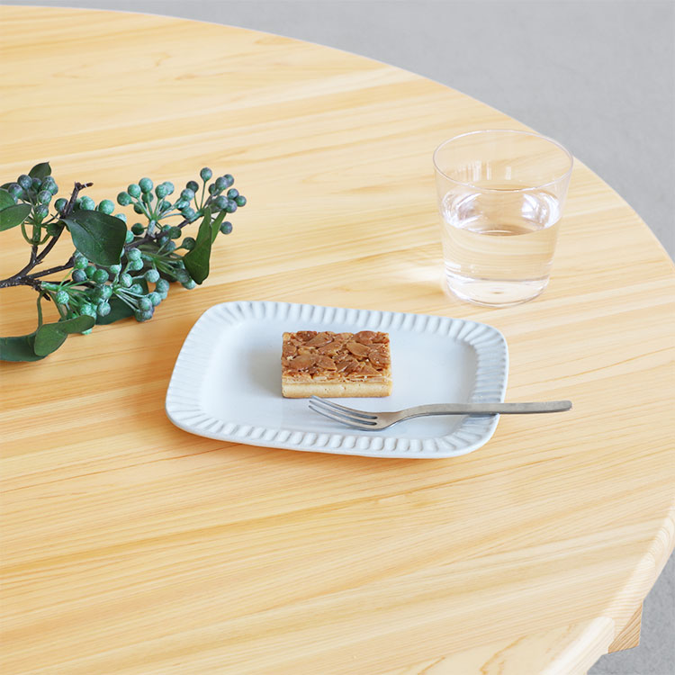 無垢なのに、食卓で使いやすい