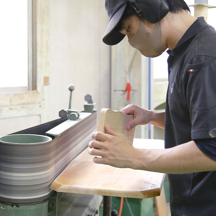 にほんの木のスペシャリストがつくる、ほんものの家具
