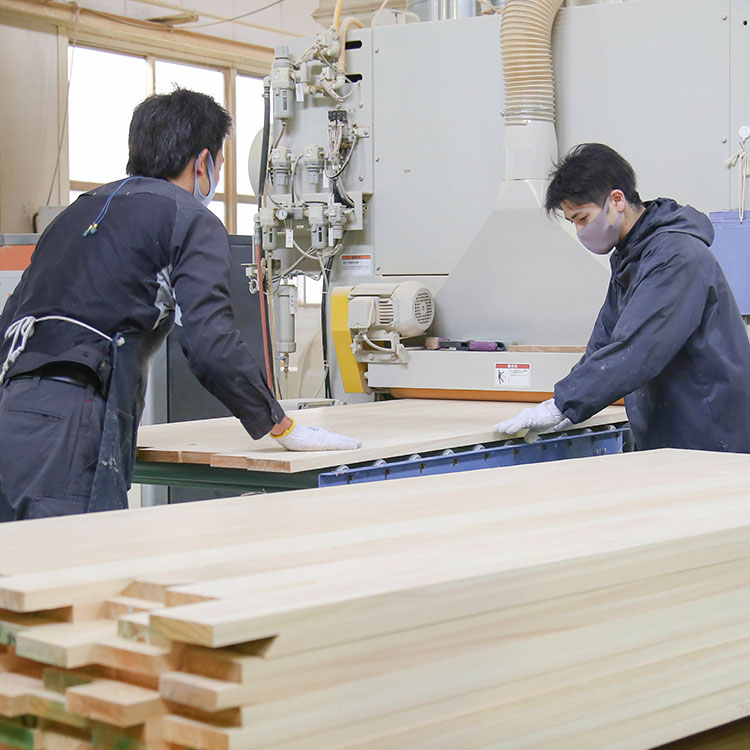 にほんの木のスペシャリストがつくる、ほんものの家具