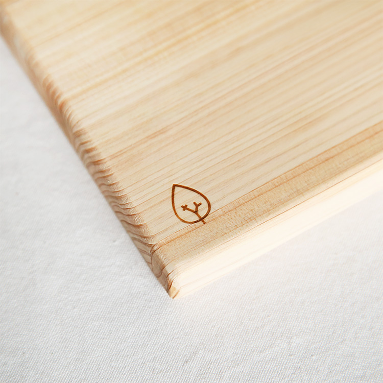 キシルロゴの焼印がポイント カッティングボード S ひのき シンプル 木製