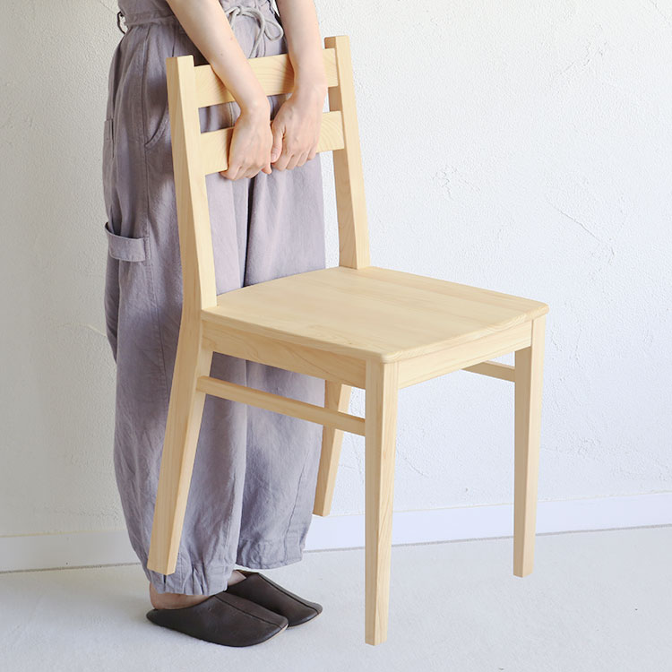持ち運びしやすい2.9kg Dチェア ひのき ダイニング 椅子 シンプル 木製