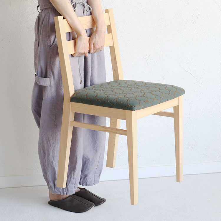 持ち運びしやすい3.5kg Dチェア mina perhonen ひのき ダイニング 椅子 シンプル 木製