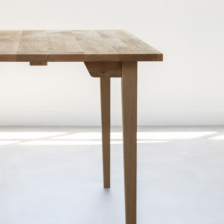 日本建築のトラディショナルを想起させる脚部 ダイニングテーブル O150 kurumi くるみ 胡桃 テーブル シンプル 木製