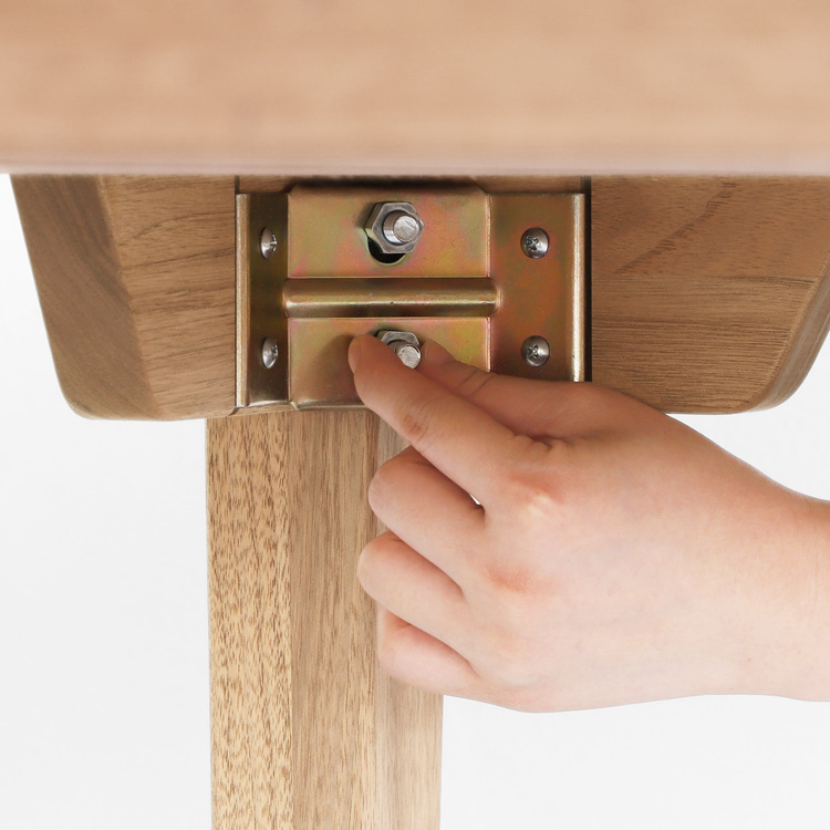 脚部裏のボルトでがたつきを調整できる ダイニングテーブル O80 kurumi くるみ 胡桃 テーブル シンプル 木製