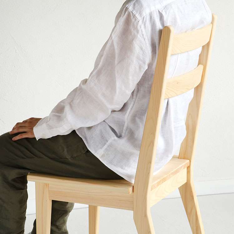 体を預けやすい、背もたれの傾斜 Gチェア ひのき ダイニング 椅子 シンプル 木製