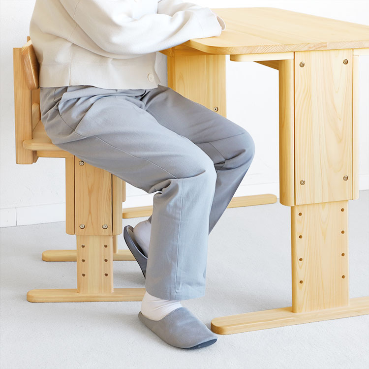 出し入れしやすい、安定感のある脚 キッズチェア B 学習椅子 チェア 学習机 高さ調節 オーガニック シンプル ひのき 木製