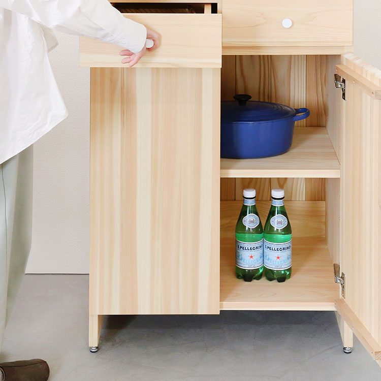 モノが溢れやすいキッチンを隠す収納ですっきりと キッチンボード A　キッチン収納　ひのき　シンプル　木製