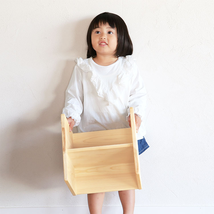 子どもでも持ち運べる重さ まめチェア ひのき 椅子 シンプル 木製