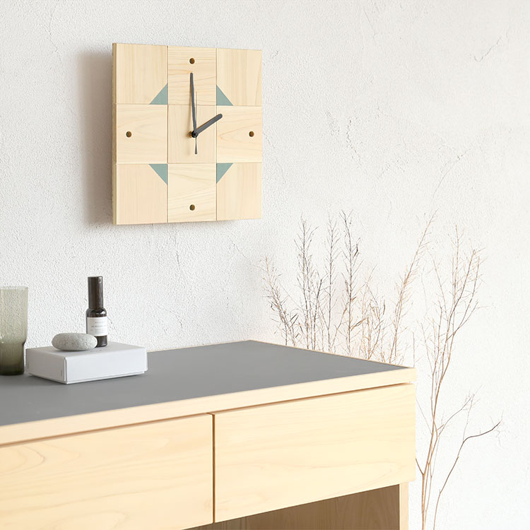 優美な佇まい浮遊感のあるデザイン モザイクパネル clock dot ひのき 時計 シンプル 木製 壁掛け