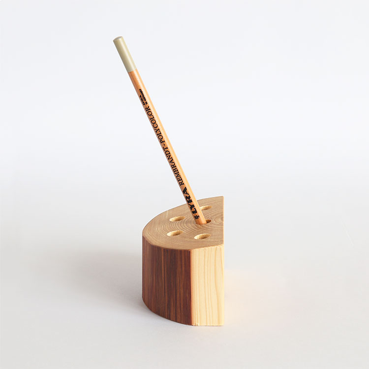 取り出しやすい傾斜設計 ペンスタンド maruta ひのき 学習机 ペン立て シンプル 木製