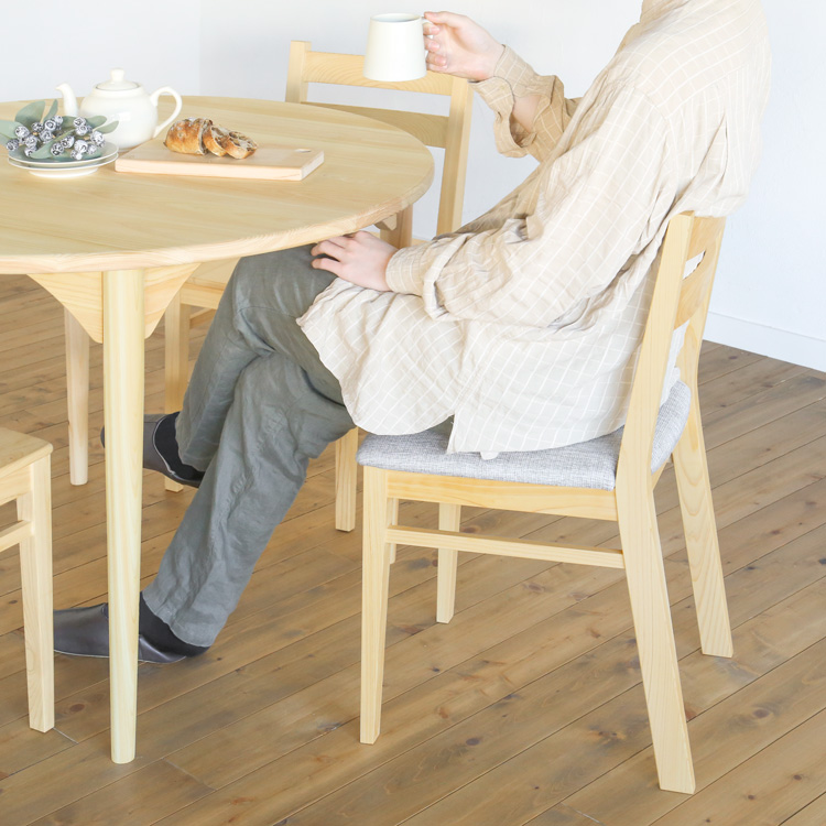 足を組めるゆったりスペース スムーズに出入り可能 ラウンドテーブル Y100 ひのき ダイニングテーブル ラウンドテーブル 丸テーブル シンプル 木製