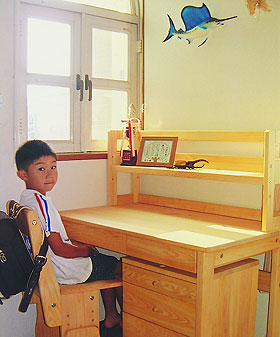 ヒノキ 学習机 写真