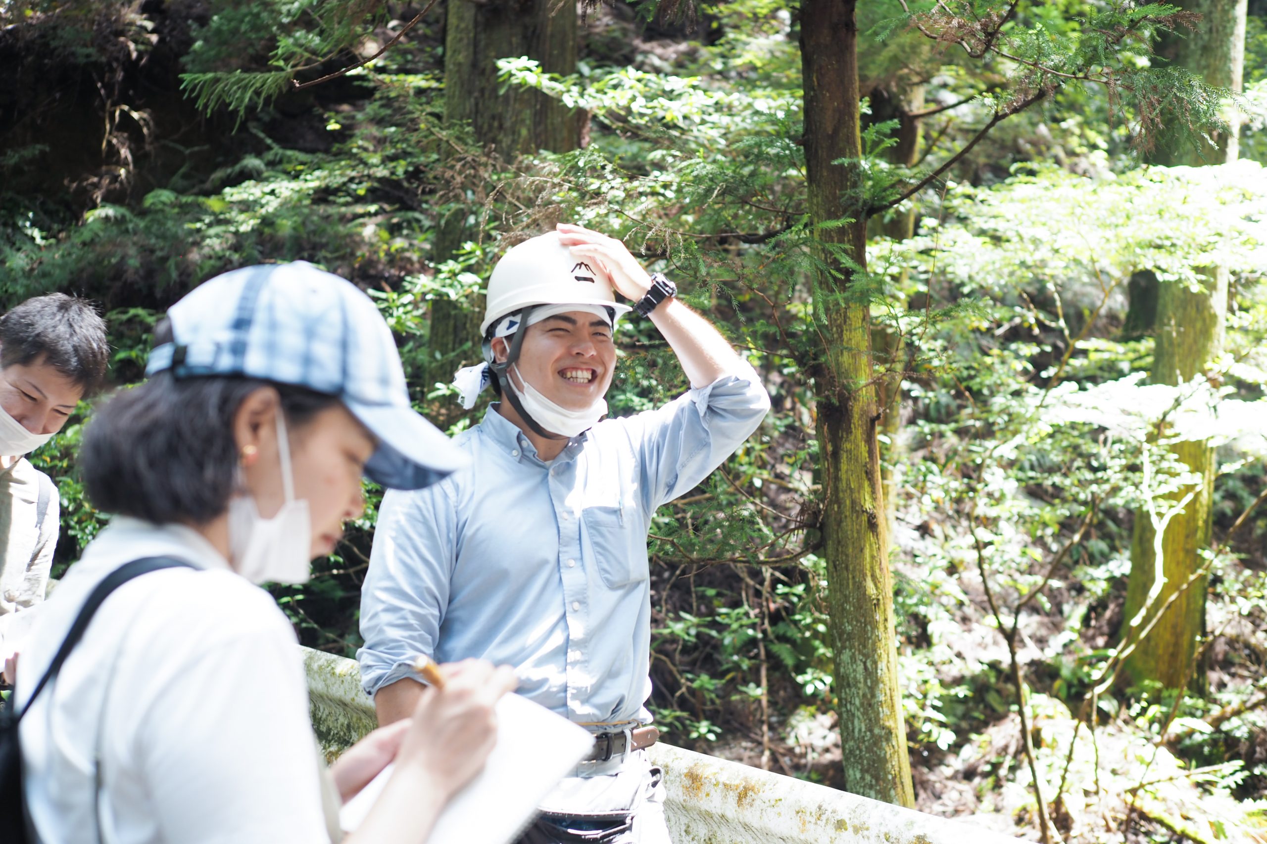 まずは木の命が育まれる山からスタート